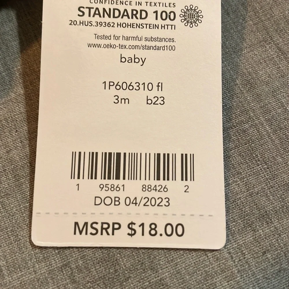 New with tag Carters Brand 2-way zip Sleeper (Size 3 months)